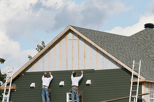 Professional Siding technician working in Moreland, GA